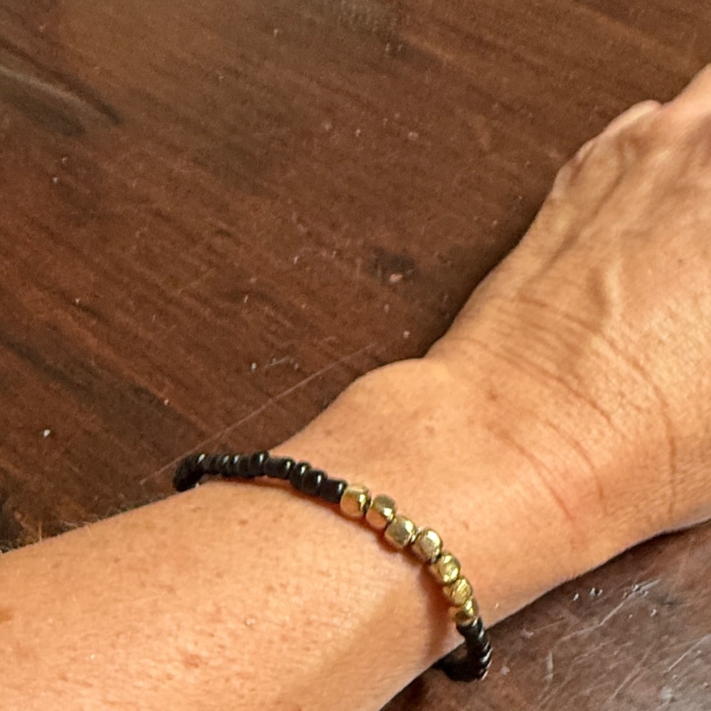 Elegant Black and Gold Beaded Bracelet